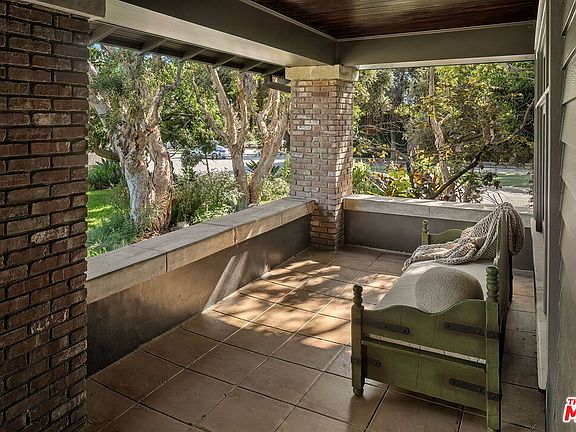 2nd image of 405 Palisades Ave