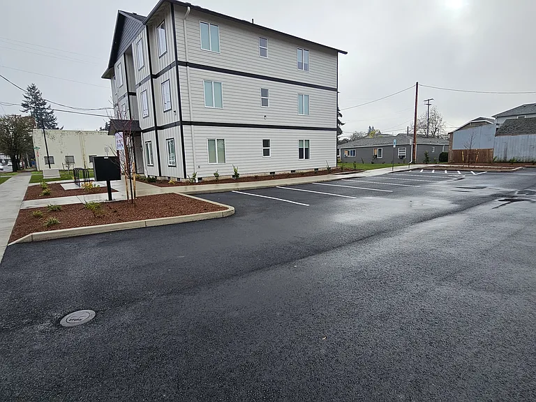 650 1st Ave SE — Photo 6
