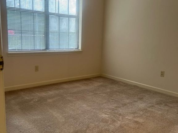 4th image of 924 Marys Dr #D