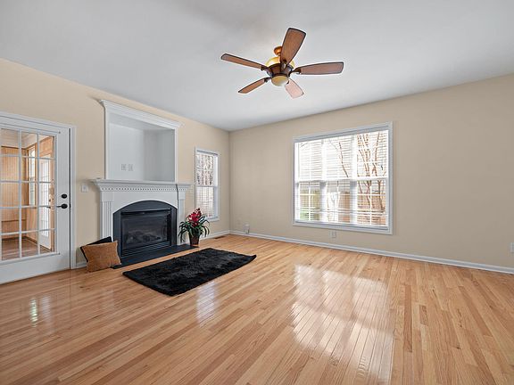 3rd image of 5210 Groveside Ct