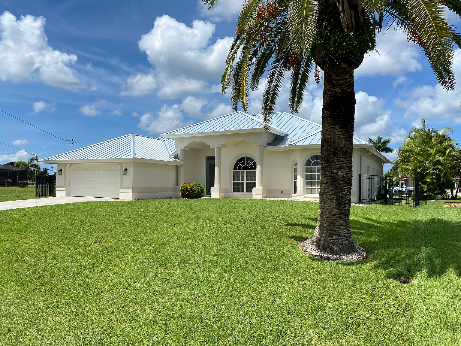 4 bed, 2052 sqft, $4,995 — Photo 4