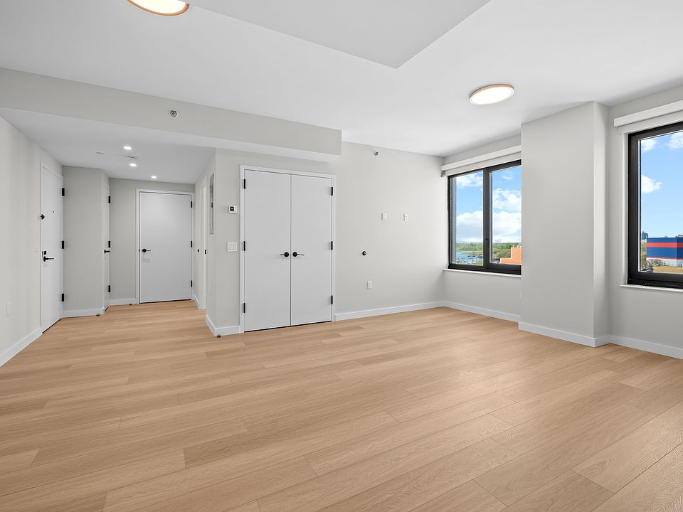 1st image of 2905 W 17th St #8A