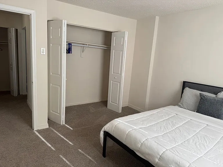 Colonial Point Apartments — Photo 38