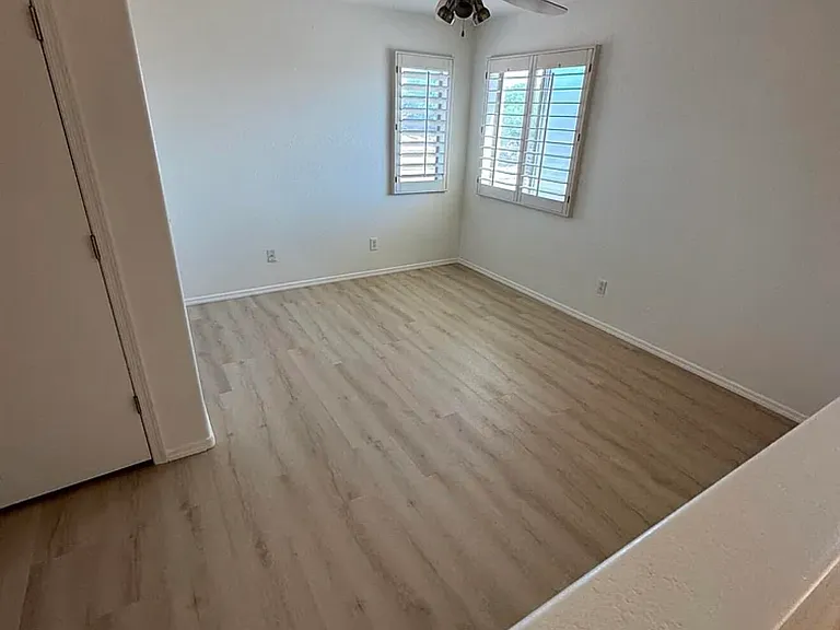 1338 E 10th Pl — Photo 7