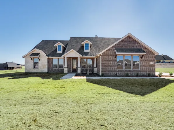 110 Steppes Ct, Decatur, TX 76234