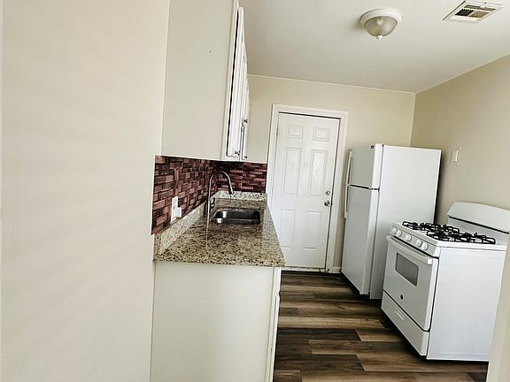 3rd image of 216 W Fairchild Dr