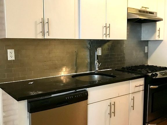 4th image of 293 Irving Ave APT 2