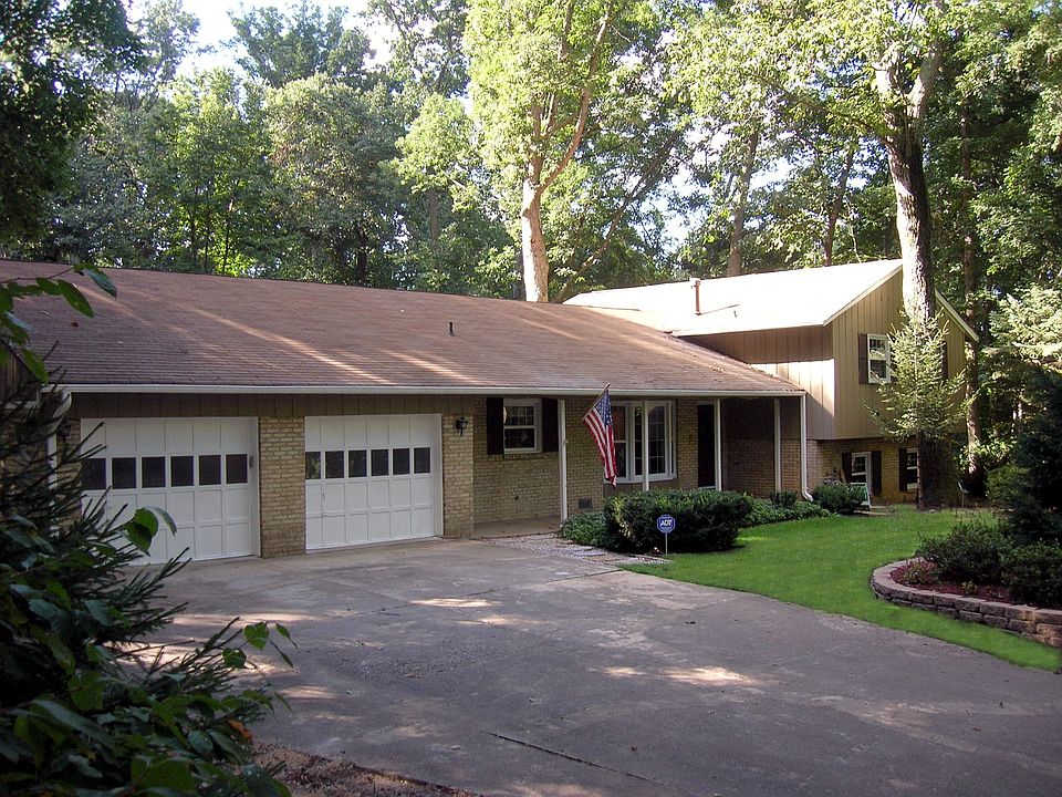 2641 Steeplechase Dr