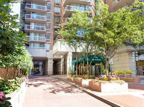 235 East 40th Street 9F image 18 of 19