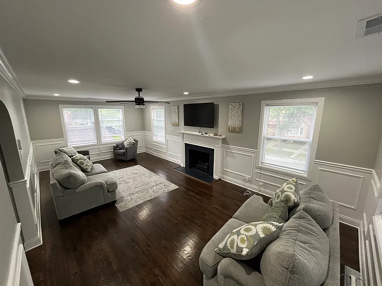 10558 S Calumet Ave #11 — Photo 4