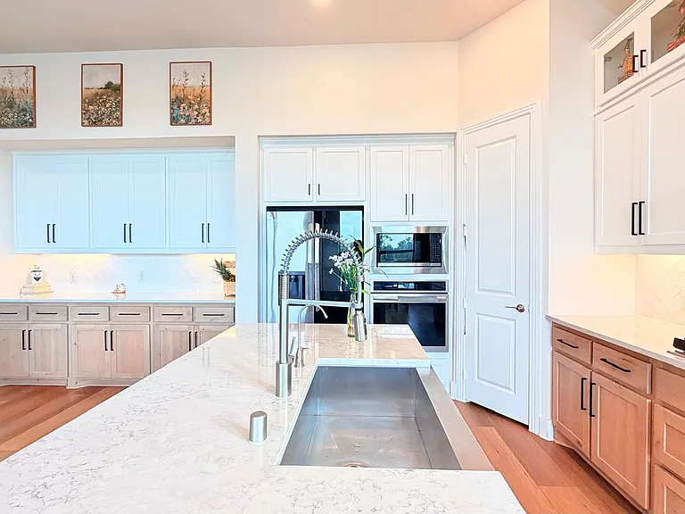 3008 Watterloo Ln — Photo 9