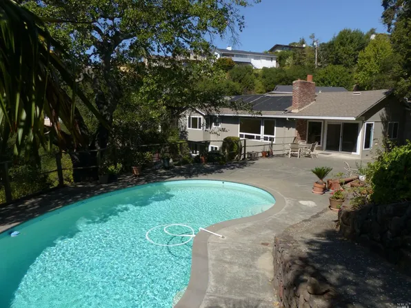 271 Via Barranca, Kentfield, CA 94904