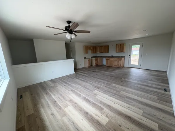 318 Hawthorne St, Hollister, MO 65672