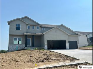 10903 Ranch Dr, Papillion, NE 68046