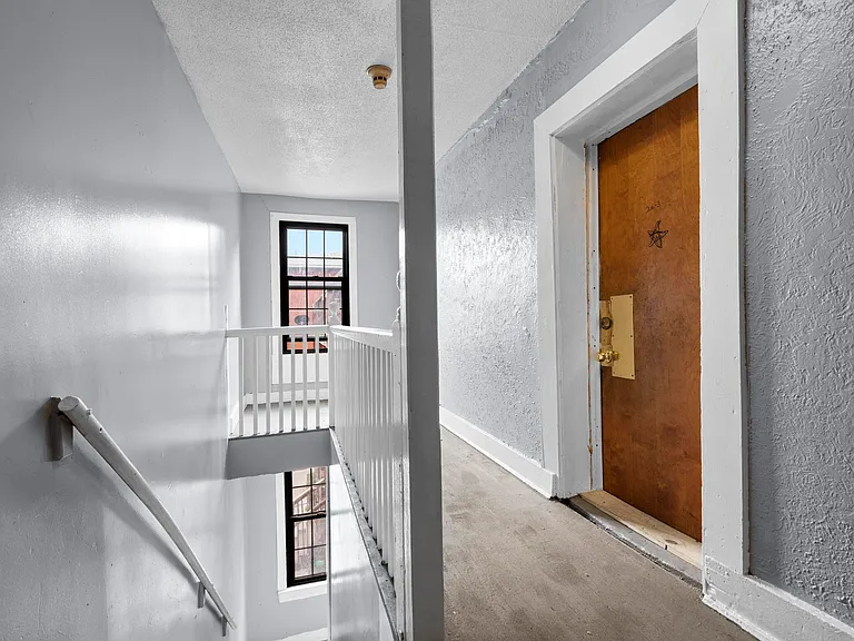26-28 Lawrence St — Photo 12