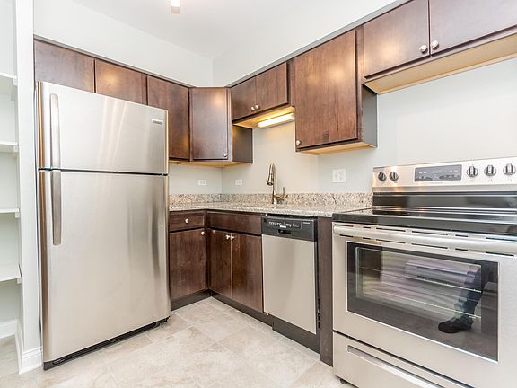 2nd image of 433 S Lombard Ave