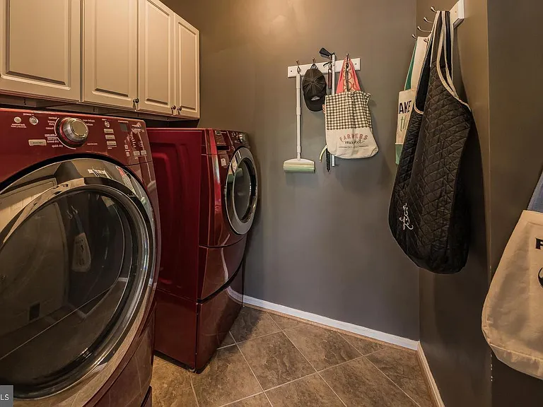1401 Windjammer Ct — Photo 32