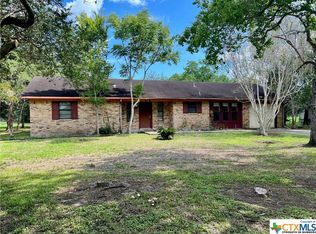 721 Gilbert Rd, Edna, TX 77957