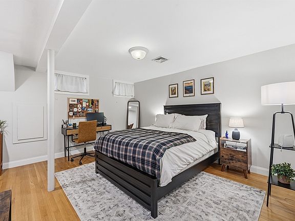 4th image of 301-303 Bolton St #1