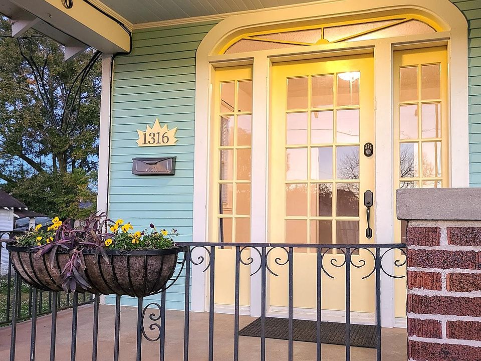 Entry on 2nd Floor and Front Porch Area