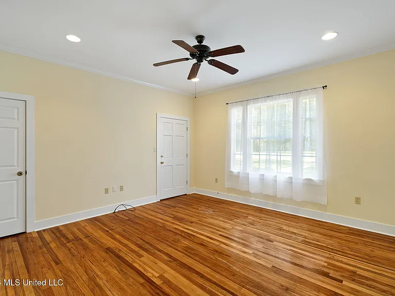 720 Broad St #1 — Photo 9