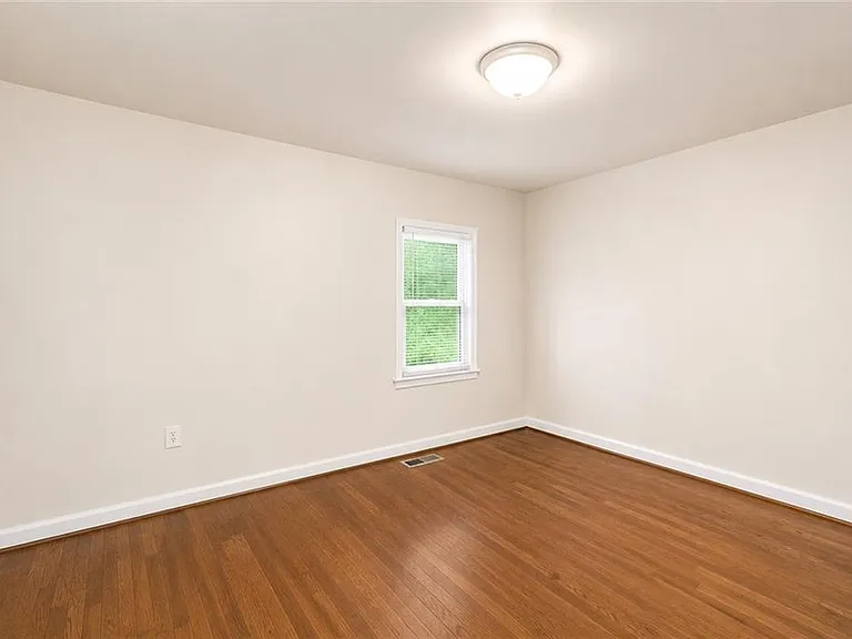 1360 Cunningham Rd SW — Photo 12
