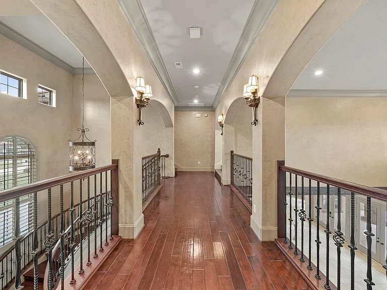 2102 Countryshire Ln — Photo 25