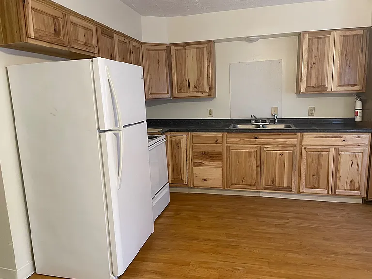 1302 Lakewood Dr #B — Photo 2