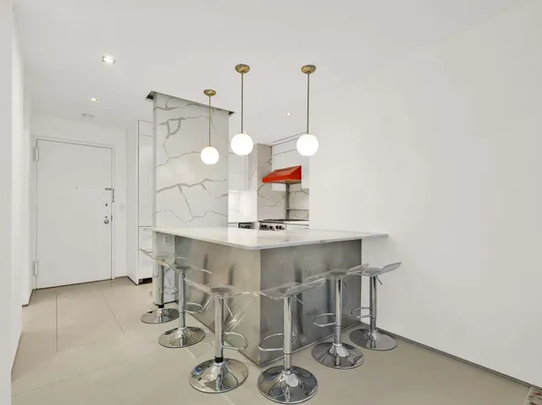 117 East 57th Street image 7 of 17