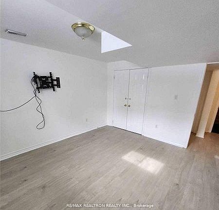 2nd image of 49 Hanmer St E
