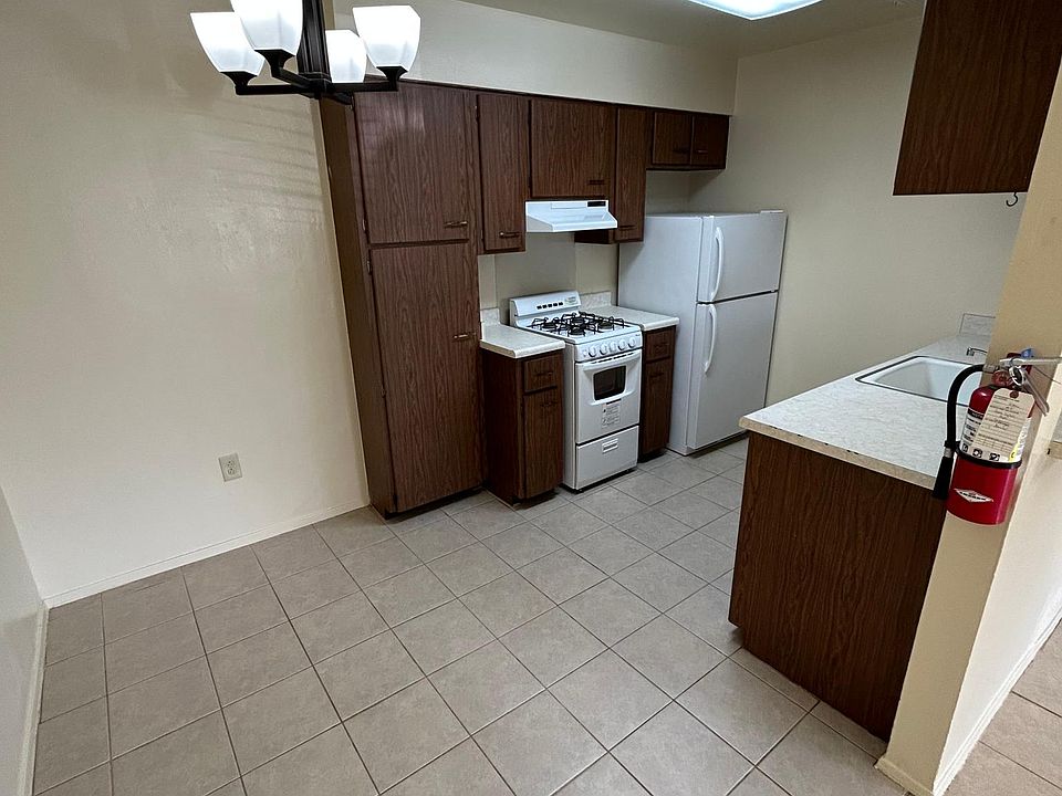 2nd image of 128 Moore St #3