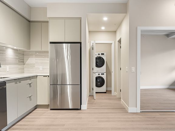 5th image of 641 Claremont St #1393342