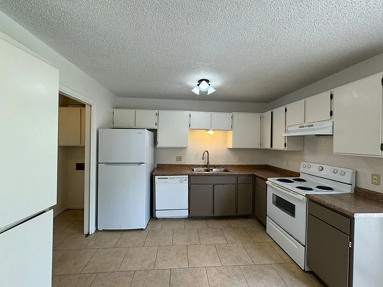 2515 Bermuda Dr — Photo 17