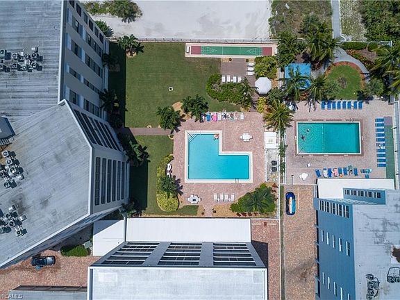 4th image of 392 Estero Blvd APT 506