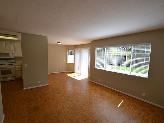 5th image of 24758 Leafwood Dr