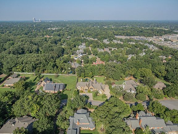 4th image of 207 Meadowgrove Ln