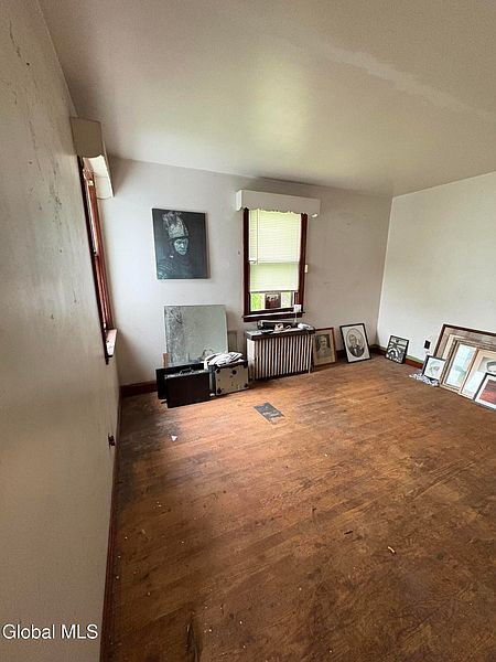 3rd image of 1833 Avenue A