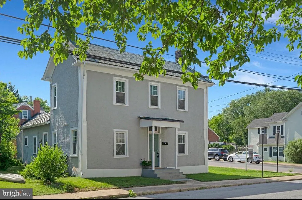 3 bed, 1456 sqft, $2,700 — Photo 2