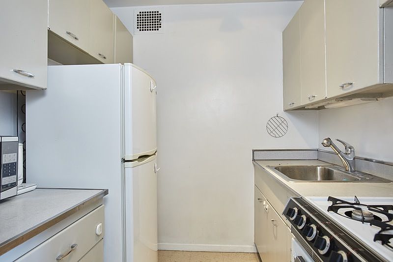 2nd image of 333-341 E 14th St
