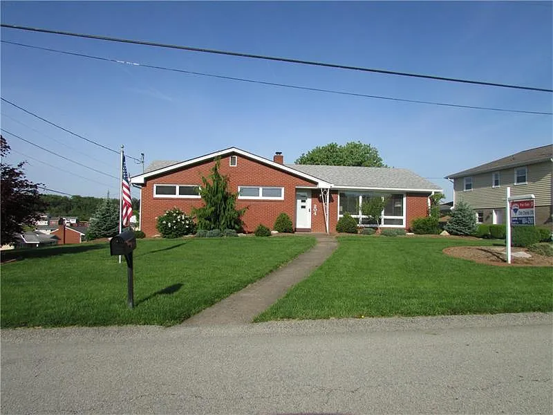 204 Meadow Dr photo 1