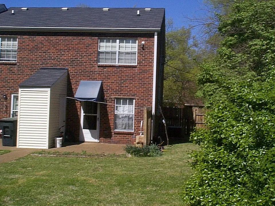 2003 Ashwood Ave