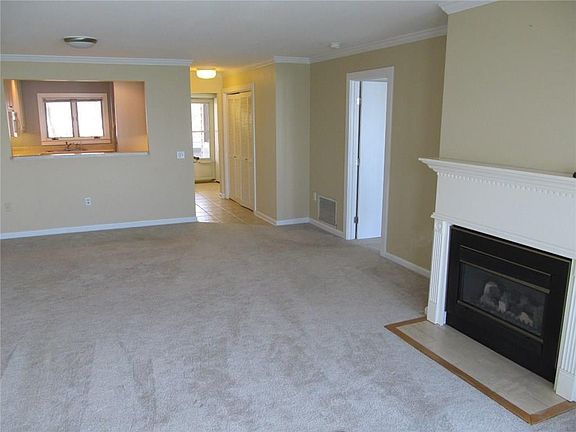 3rd image of 10 Peninsula Dr