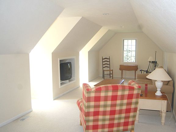 Second-story bonus room