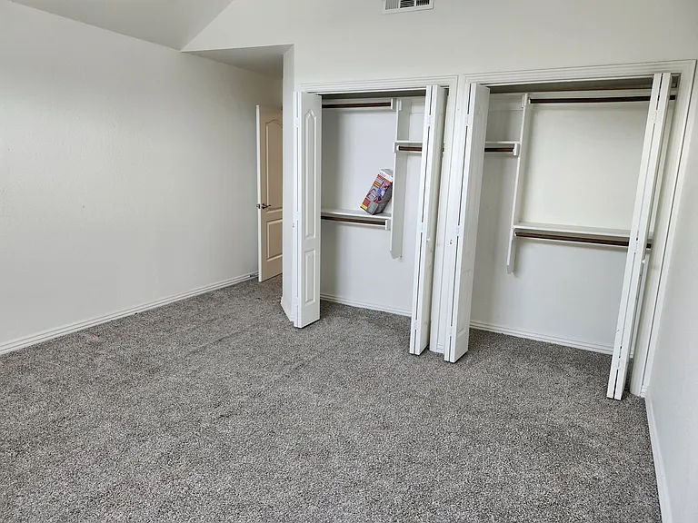 790 W Breeze Cv — Photo 16