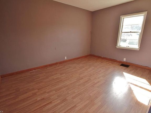4th image of 1406 Linden Ave #1