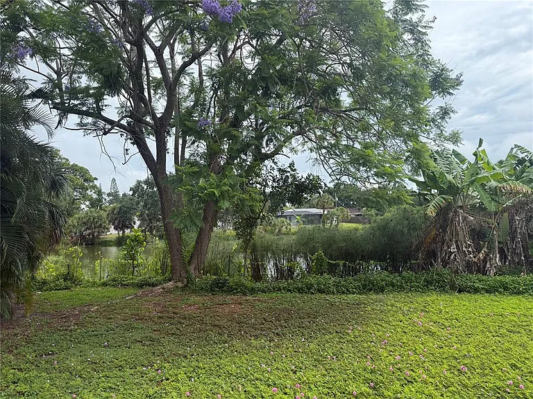 3211 Mayflower St — Photo 11