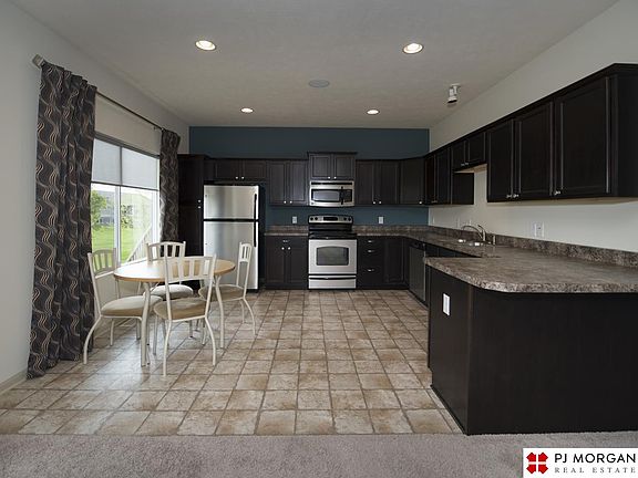 5th image of 16207 Camden Ave