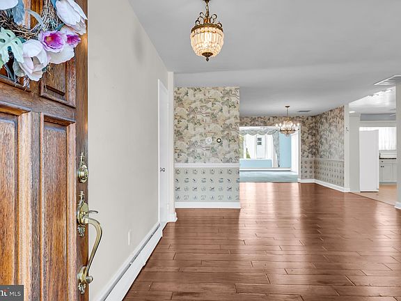 4th image of 206 School House Ln