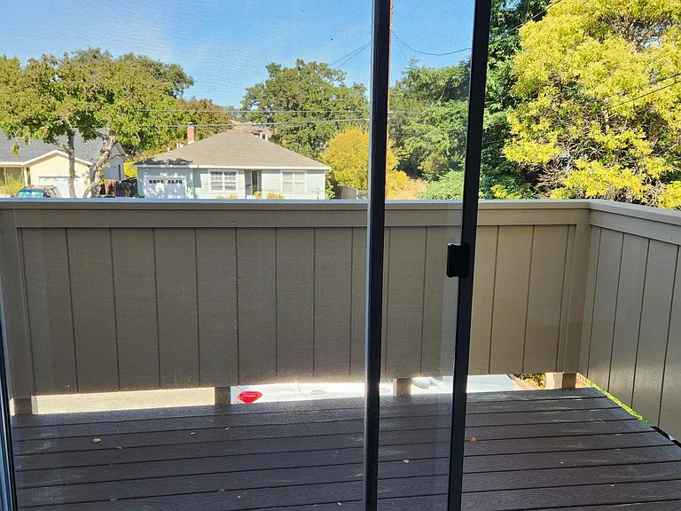 1117 Olive Ave — Photo 3