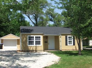 2436 SW Hillcrest Rd, Topeka, KS 66614